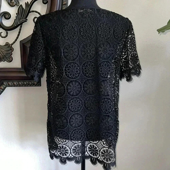 Banana Republic Black Lace Floral Scalloped Short Sleeve Pullover Top Medium - Picture 10 of 12